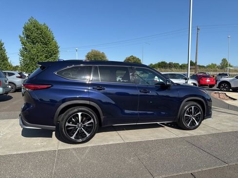 Used 2022 Toyota Highlander XSE image 3