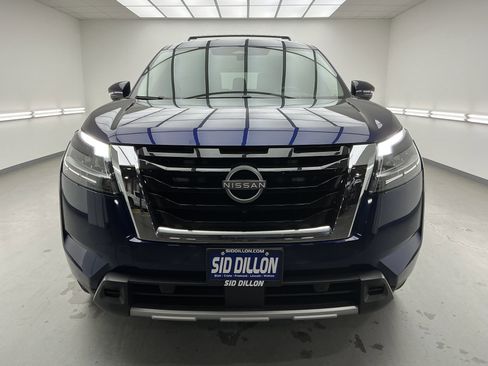 Used 2024 Nissan Pathfinder Platinum image 2