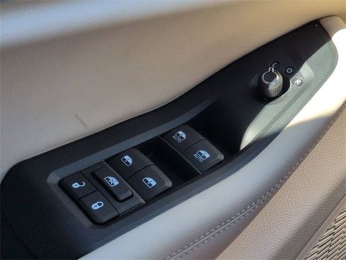 New 2025 Jeep Grand Cherokee Limited image 24