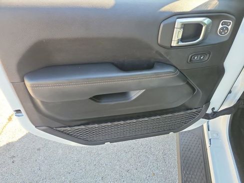 Used 2022 Jeep Gladiator Overland image 22