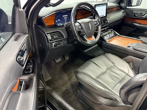 Used 2020 Lincoln Navigator Reserve image 10