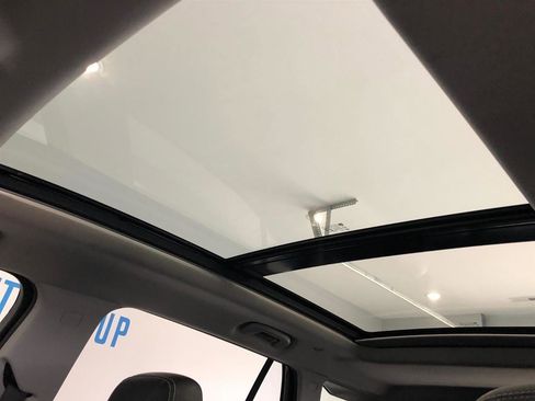 Used 2022 GMC Terrain SLT w/ Tech Package image 8