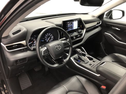 Used 2020 Toyota Highlander XLE image 15