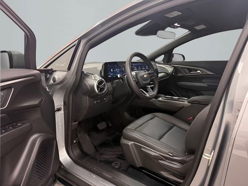 Used 2026 Chevrolet Equinox EV LT FWD image 9