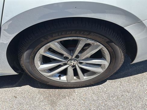 Used 2020 Volkswagen Passat 2.0T SE FWD image 5