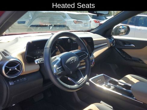 Used 2025 Chevrolet Equinox ACTIV image 7