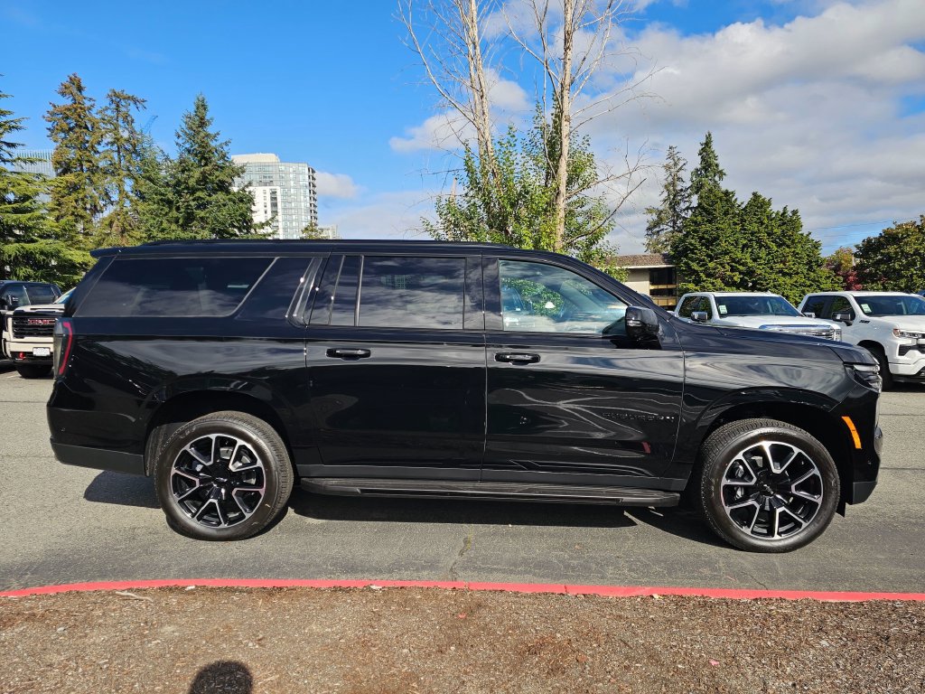 New 2026 Chevrolet Suburban RST w/ Comfort Package AWD/4WD image 8