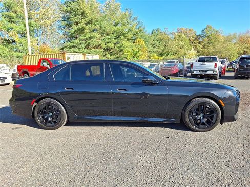 Used 2025 BMW 740i xDrive image 7