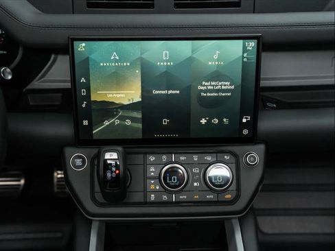Used 2026 Land Rover Defender 90 V8 AWD/4WD image 34