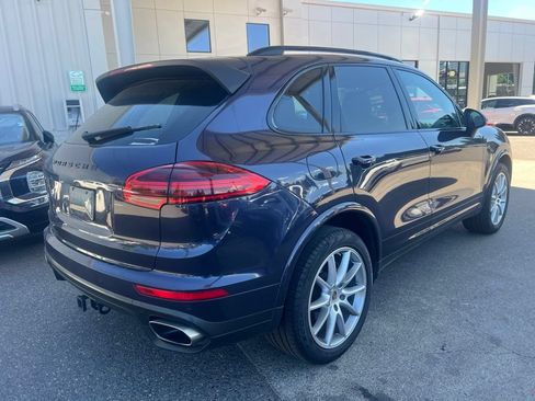 Used 2017 Porsche Cayenne AWD/4WD image 4