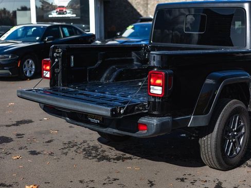 Used 2024 Jeep Gladiator Sport image 9