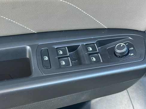 Used 2022 Volkswagen Atlas Cross Sport SE w/ Panoramic Sunroof Package FWD image 13