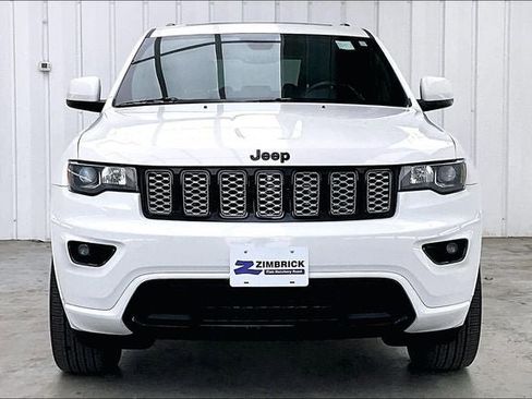 Used 2018 Jeep Grand Cherokee Altitude AWD/4WD image 3