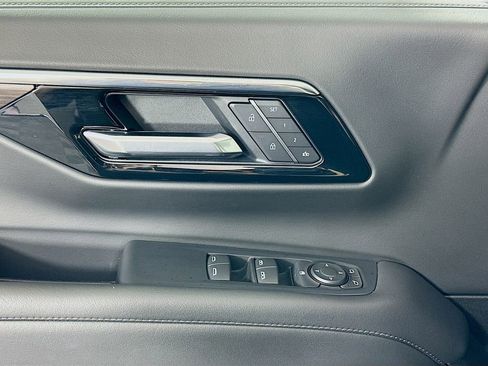 Used 2025 Chevrolet Tahoe LT image 18