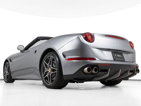 Used 2016 Ferrari California T RWD image 16