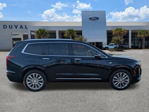 Used 2022 Cadillac XT6 Premium Luxury w/ Technology Package image 3