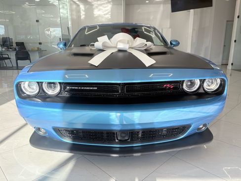 Used 2016 Dodge Challenger R/T Scat Pack w/ Leather Interior Group RWD image 2