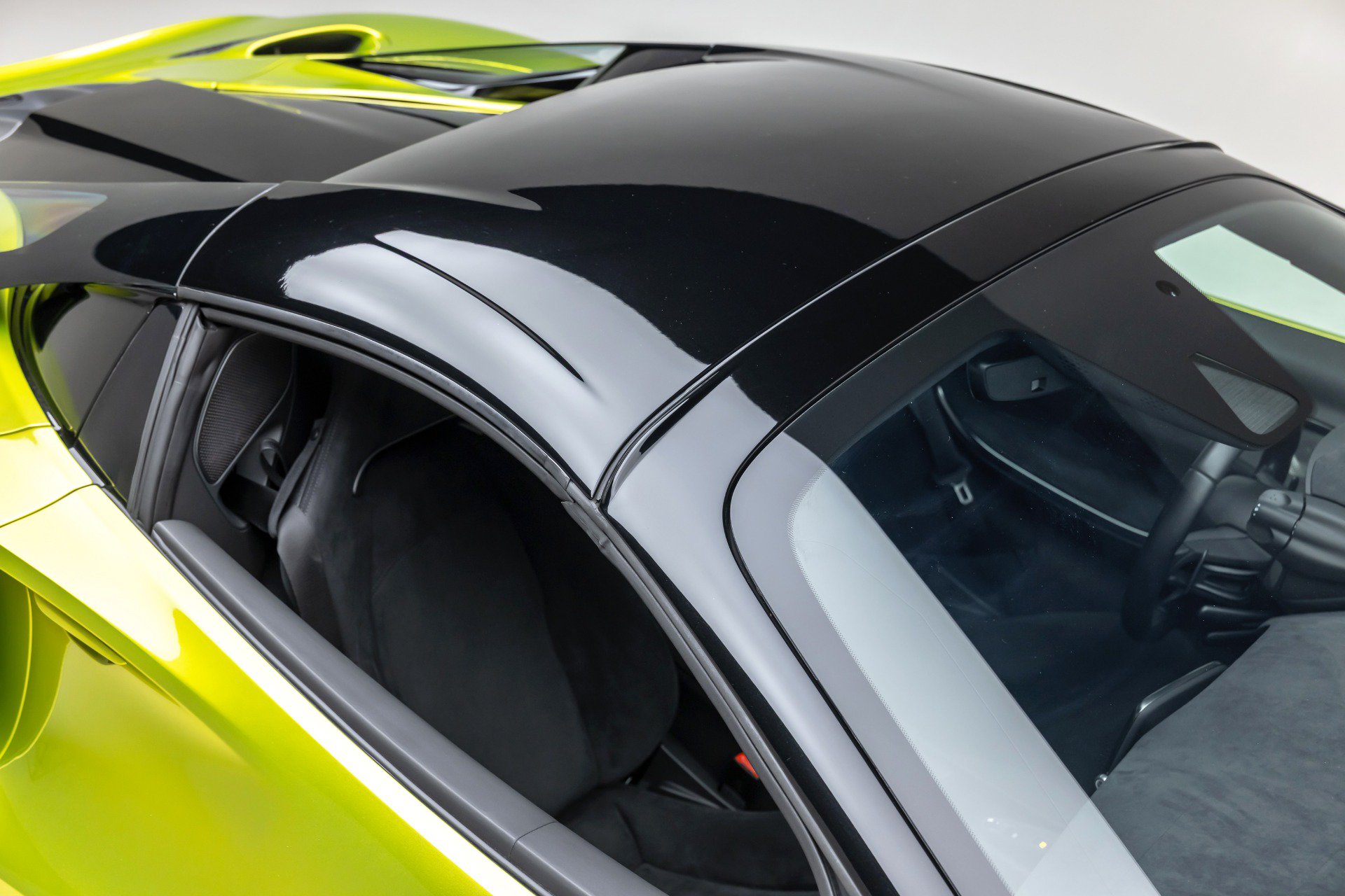 Used 2025 McLaren Artura Spider RWD image 26