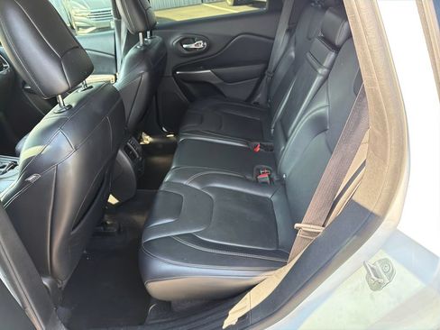 Used 2019 Jeep Cherokee Limited AWD/4WD image 17
