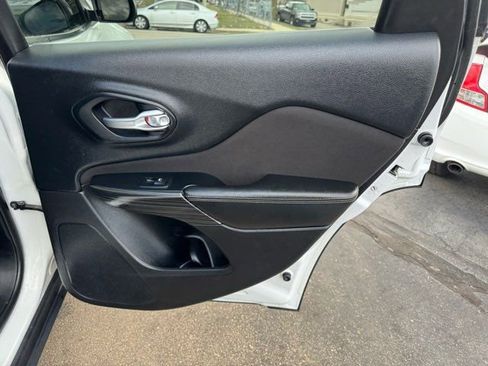 Used 2016 Jeep Cherokee Latitude w/ Cold Weather Group image 28