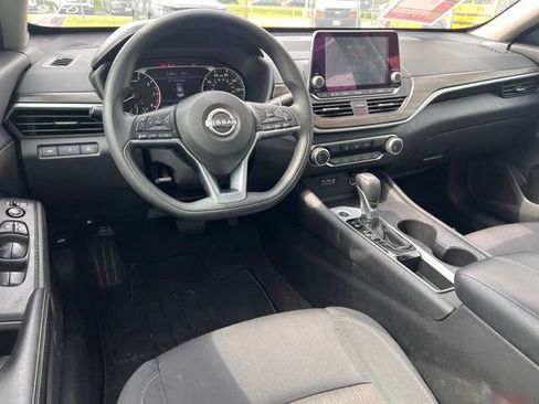 Used 2025 Nissan Altima 2.5 SV FWD image 12