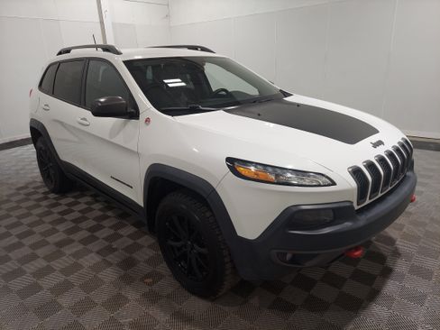 Used 2017 Jeep Cherokee Trailhawk w/ Cold Weather Group AWD/4WD image 4