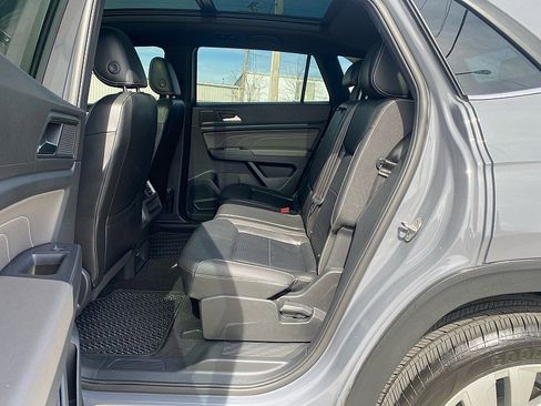 Used 2021 Volkswagen Atlas Cross Sport SE w/ Panoramic Sunroof Package image 29