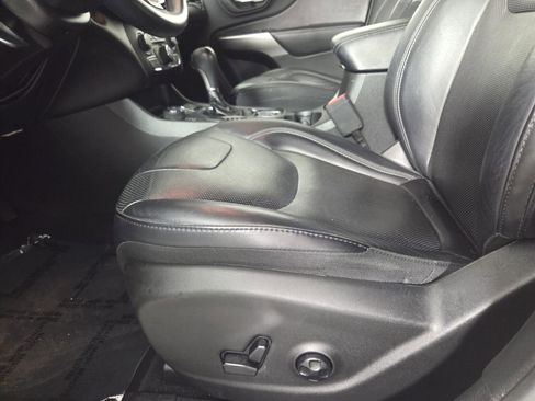 Used 2019 Jeep Cherokee High Altitude AWD/4WD image 11
