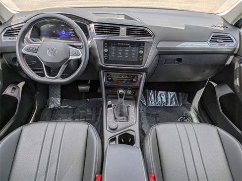 Certified 2024 Volkswagen Tiguan SE image 13