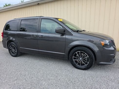 Used 2019 Dodge Grand Caravan GT FWD image 2