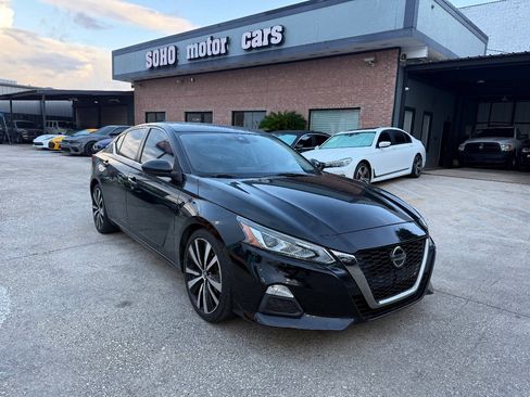 Used 2020 Nissan Altima 2.5 SR FWD image 2