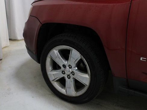 Used 2016 Jeep Compass Latitude image 28