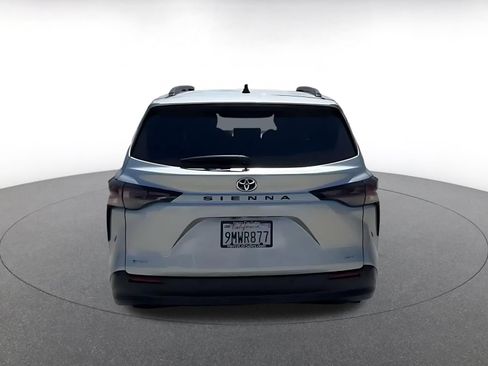 Used 2025 Toyota Sienna XLE FWD image 10
