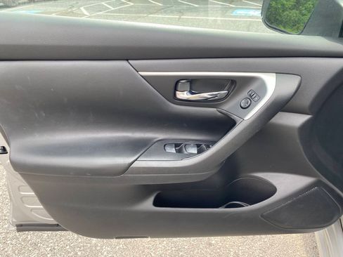 Used 2017 Nissan Altima 2.5 S w/ Power Driver Seat Package FWD image 10