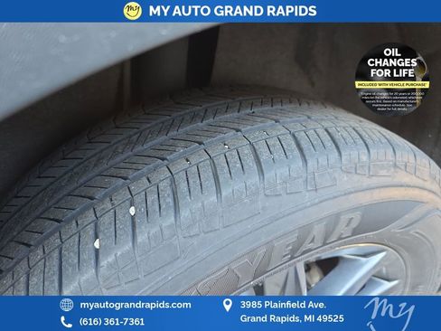 Used 2022 Volkswagen Tiguan SE image 32