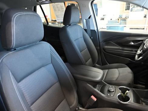 Used 2024 GMC Terrain SLE w/ Driver Convenience Package FWD image 6
