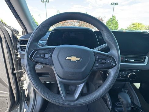 Used 2025 Chevrolet TrailBlazer LT AWD/4WD image 13