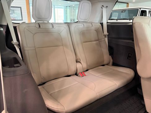 Used 2022 Lincoln Aviator Reserve RWD image 17