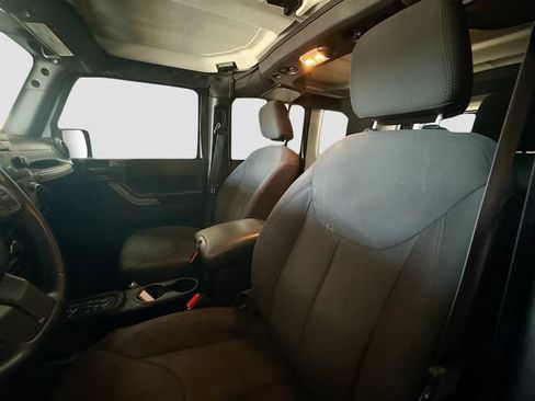 Used 2018 Jeep Wrangler Unlimited Sport w/ Connectivity Group AWD/4WD image 16