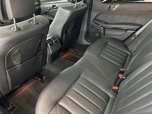 Used 2011 Mercedes-Benz E 550 Sedan w/ Premium 2 Pkg image 28