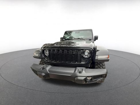 Used 2025 Jeep Wrangler Unlimited Sport AWD/4WD image 2