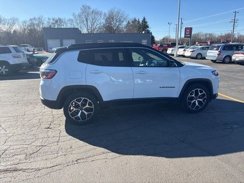 Used 2025 Jeep Compass Limited image 9