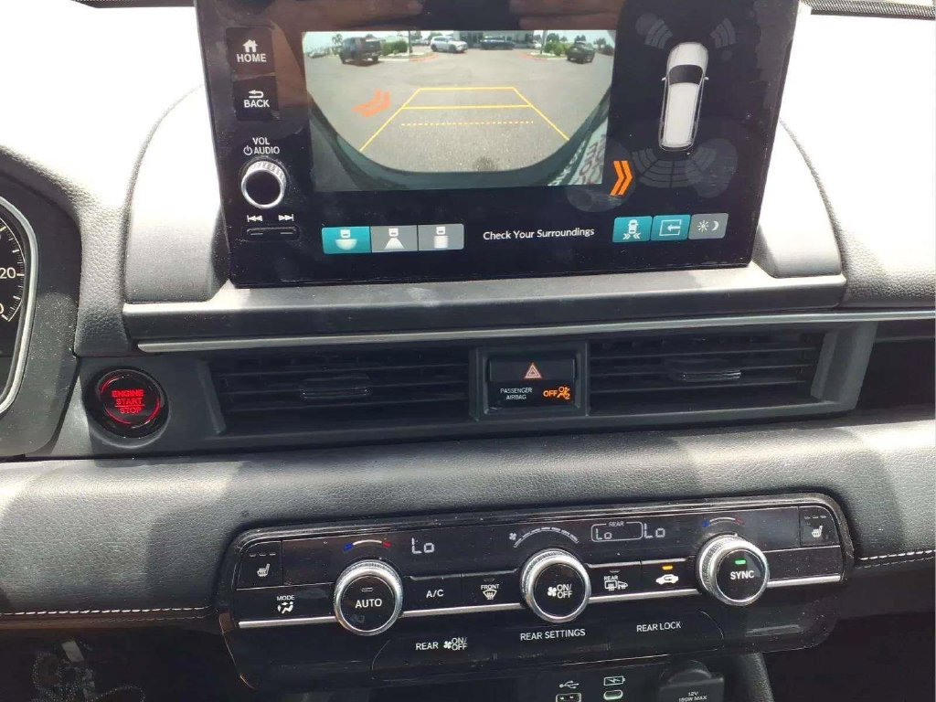 Used 2025 Honda Pilot Touring image 15