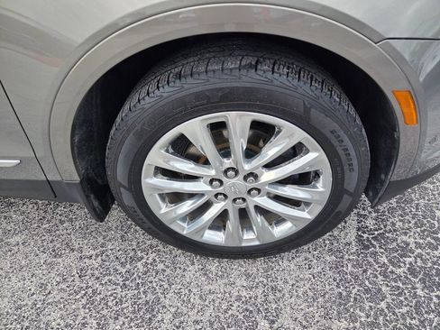 Used 2018 Cadillac XT5 Platinum w/ Driver Assist Package AWD/4WD image 19