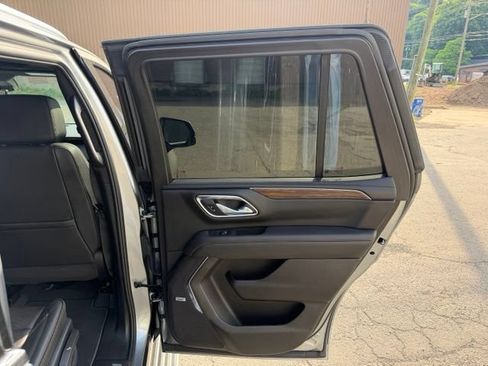 Used 2024 Chevrolet Tahoe High Country AWD/4WD image 16