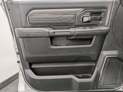 Used 2025 RAM 3500 Limited image 8