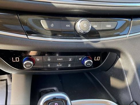 Used 2021 Buick Enclave Essence w/ Sound and Sites Package AWD/4WD image 33