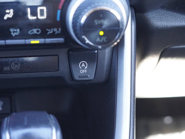 Used 2021 Toyota RAV4 XLE Premium w/ Carpet Mat Package (TMS) FWD image 28