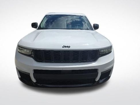Used 2023 Jeep Grand Cherokee L Limited w/ Black Appearance Package AWD/4WD image 6