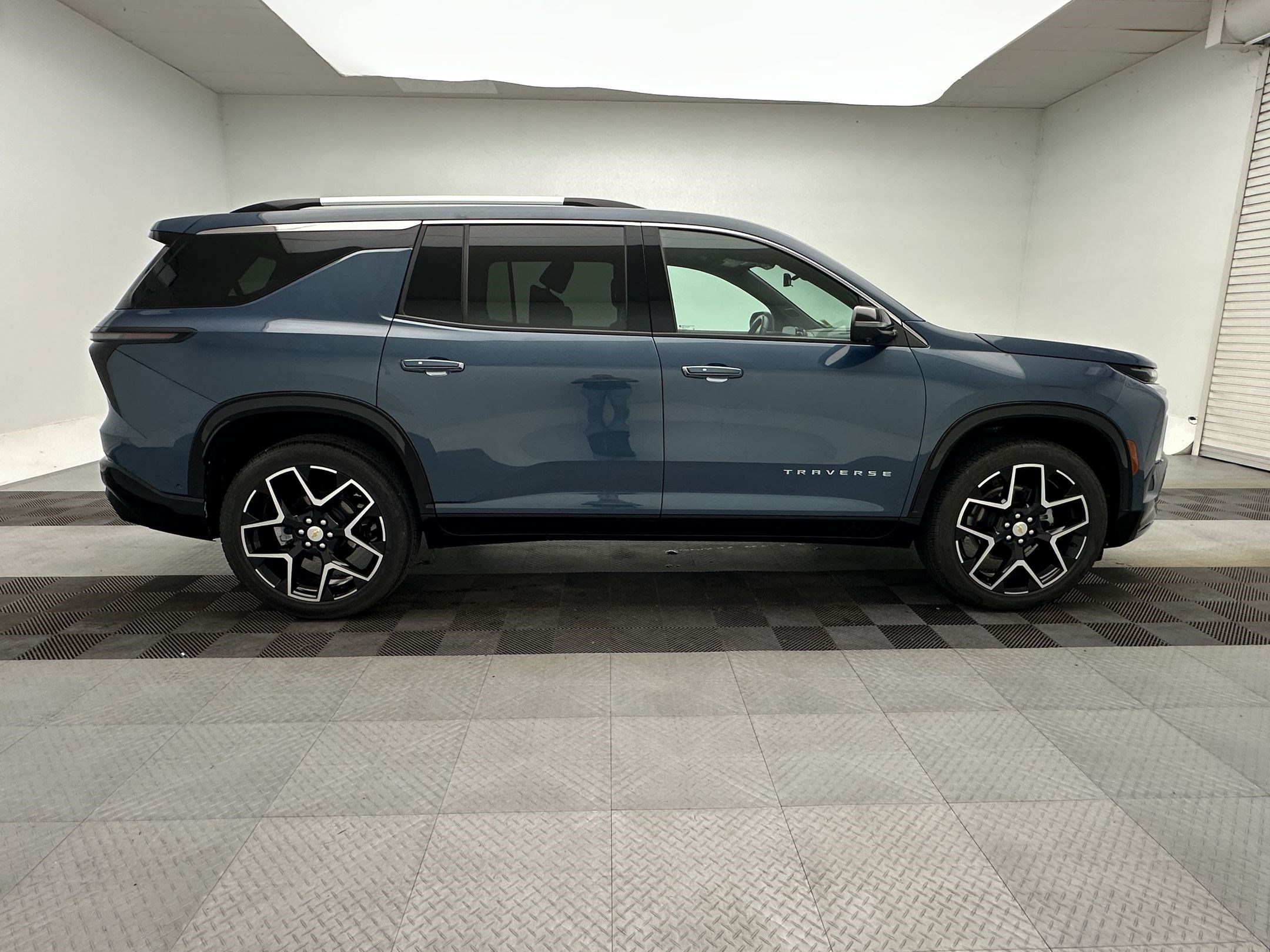 Certified 2026 Chevrolet Traverse High Country w/ LPO, Floor Liner Package AWD/4WD image 8